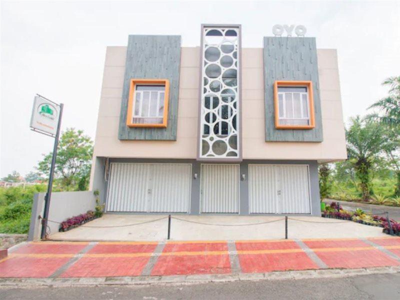 Oyo 871 Aira Costel Hotel Cianjur Buitenkant foto