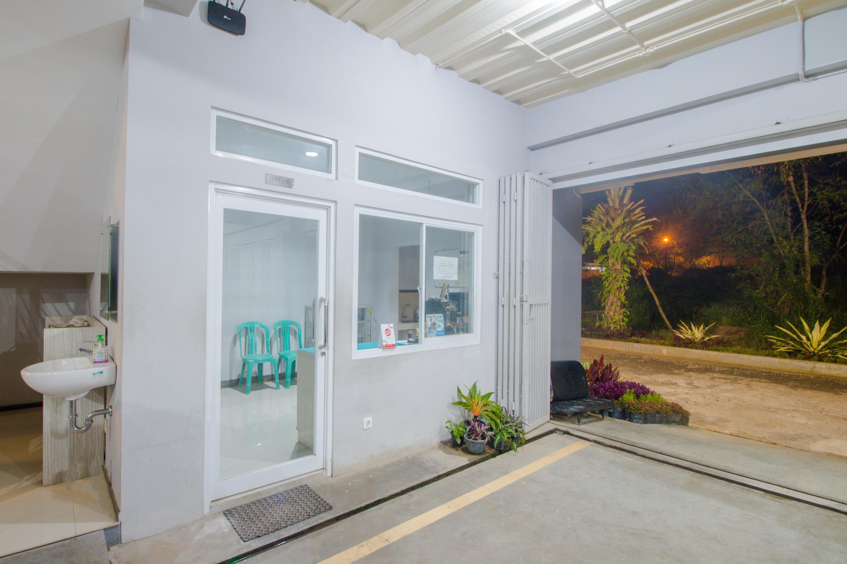 Oyo 871 Aira Costel Hotel Cianjur Buitenkant foto