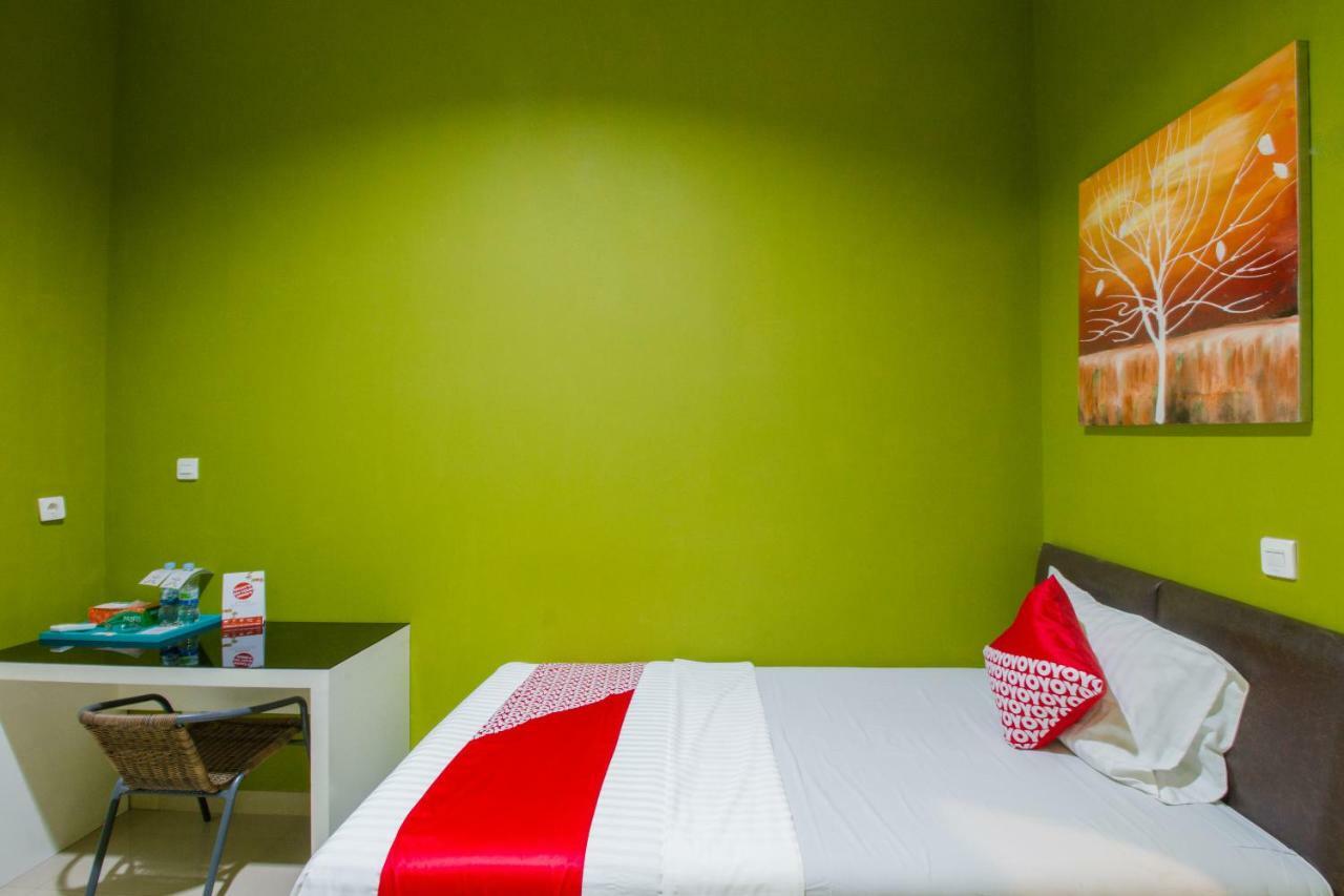Oyo 871 Aira Costel Hotel Cianjur Buitenkant foto